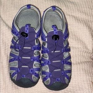 “The Animal Rescue Site” Out & About Sport Sandals